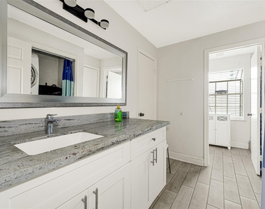 9809 Richmond Ave, Unit J-12 - Photo Thumbnail 11