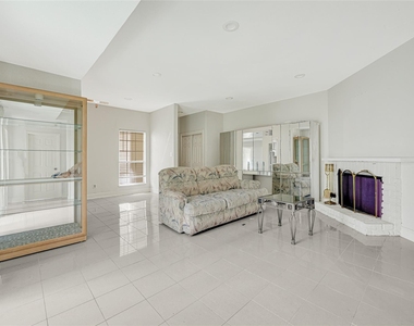 9809 Richmond Ave, Unit J-12 - Photo Thumbnail 4