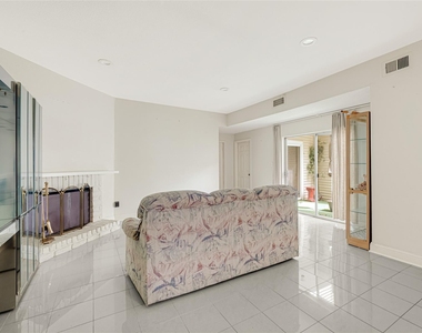 9809 Richmond Ave, Unit J-12 - Photo Thumbnail 3