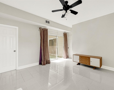9809 Richmond Ave, Unit J-12 - Photo Thumbnail 15