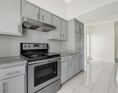 9809 Richmond Ave, Unit J-12 - Photo Thumbnail 9