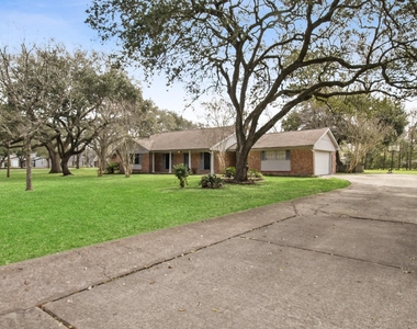 515 Fairdale Street - Photo Thumbnail 2