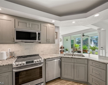 6855 Satinleaf Road S - Photo Thumbnail 7