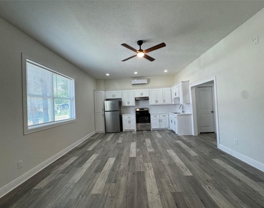 7210 Hemlock Street - Photo Thumbnail 3