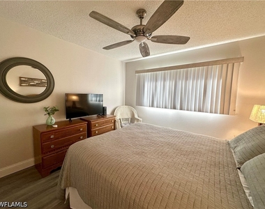 555 Park Shore Drive - Photo Thumbnail 23