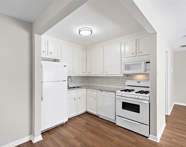 234 W 27th Street - Photo Thumbnail 3