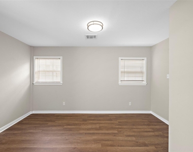 234 W 27th Street - Photo Thumbnail 6