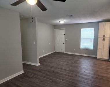 1508 Carver Avenue - Photo Thumbnail 5