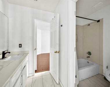 3603 Lauderwood Lane - Photo Thumbnail 7