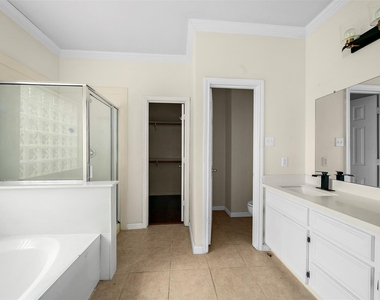 3603 Lauderwood Lane - Photo Thumbnail 16