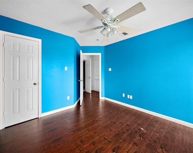 3603 Lauderwood Lane - Photo Thumbnail 6