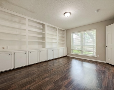 4311 Stacy Street - Photo Thumbnail 5