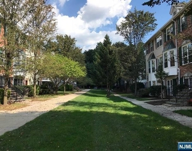 831 Juniper - Photo Thumbnail 12