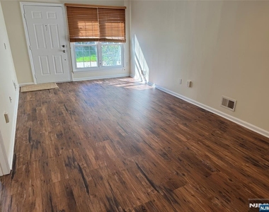 831 Juniper - Photo Thumbnail 4