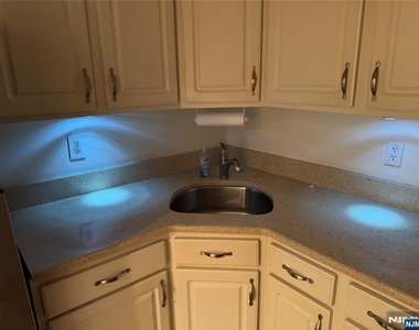 831 Juniper - Photo Thumbnail 21