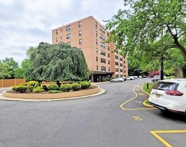 2348 Linwood - Photo Thumbnail 14