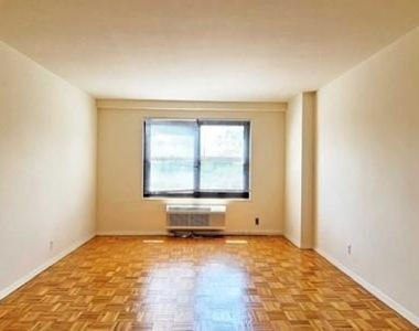 2348 Linwood - Photo Thumbnail 10