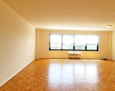 2348 Linwood - Photo Thumbnail 2