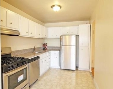 2348 Linwood - Photo Thumbnail 8