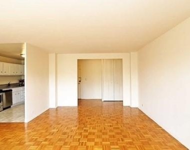 2348 Linwood - Photo Thumbnail 3