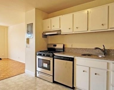 2348 Linwood - Photo Thumbnail 6