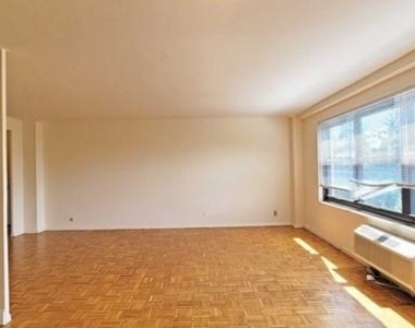 2348 Linwood - Photo Thumbnail 4