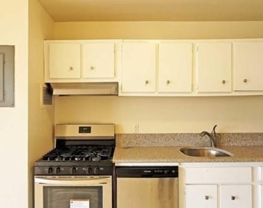 2348 Linwood - Photo Thumbnail 9