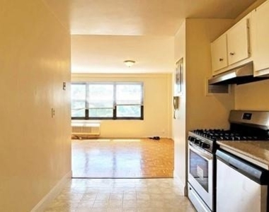 2348 Linwood - Photo Thumbnail 7