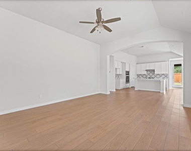 7909 Wild Thicket Drive - Photo Thumbnail 6