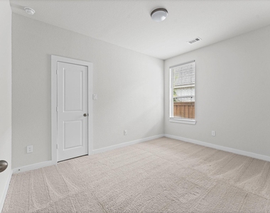 7909 Wild Thicket Drive - Photo Thumbnail 14