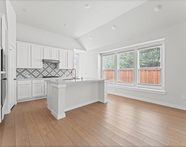 7909 Wild Thicket Drive - Photo Thumbnail 10