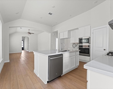 7909 Wild Thicket Drive - Photo Thumbnail 12