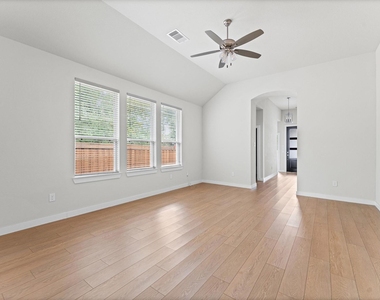 7909 Wild Thicket Drive - Photo Thumbnail 8