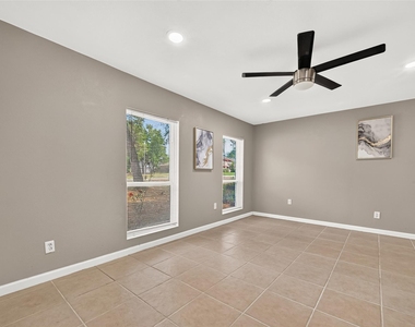 552 Roanoke Drive - Photo Thumbnail 8