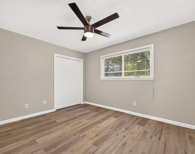 552 Roanoke Drive - Photo Thumbnail 18