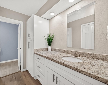 552 Roanoke Drive - Photo Thumbnail 15