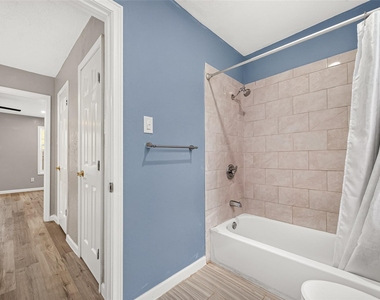 552 Roanoke Drive - Photo Thumbnail 17