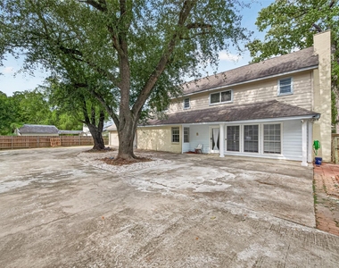 552 Roanoke Drive - Photo Thumbnail 25