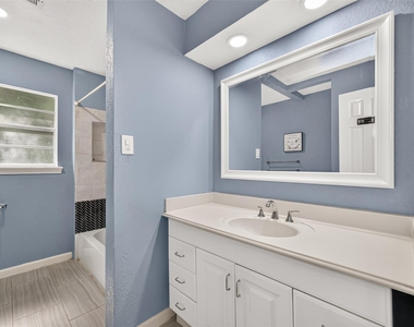 552 Roanoke Drive - Photo Thumbnail 19