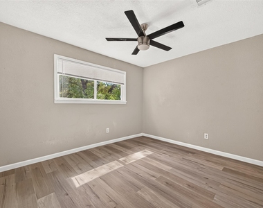 552 Roanoke Drive - Photo Thumbnail 22