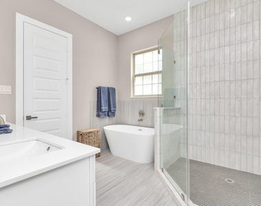 305 Queen Sude Lane - Photo Thumbnail 22