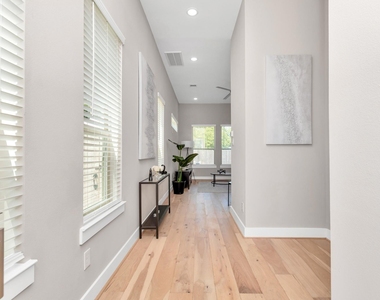 305 Queen Sude Lane - Photo Thumbnail 38