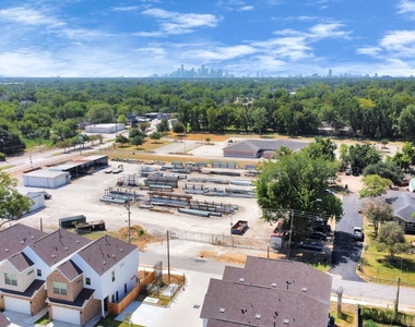 305 Queen Sude Lane - Photo Thumbnail 37