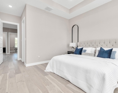 305 Queen Sude Lane - Photo Thumbnail 19