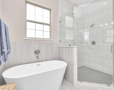 305 Queen Sude Lane - Photo Thumbnail 21