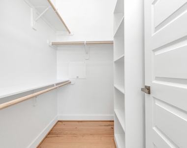 305 Queen Sude Lane - Photo Thumbnail 25