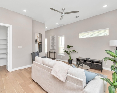 305 Queen Sude Lane - Photo Thumbnail 42