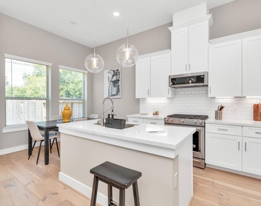 305 Queen Sude Lane - Photo Thumbnail 6