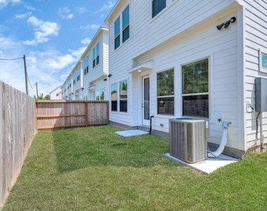 305 Queen Sude Lane - Photo Thumbnail 36