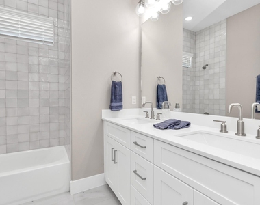 305 Queen Sude Lane - Photo Thumbnail 29